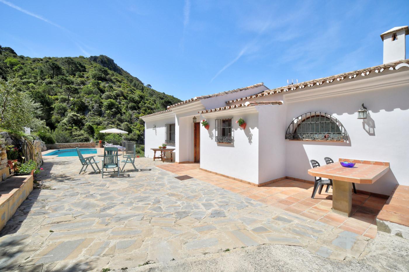 Simple outdoor areas for meals and sunbathing